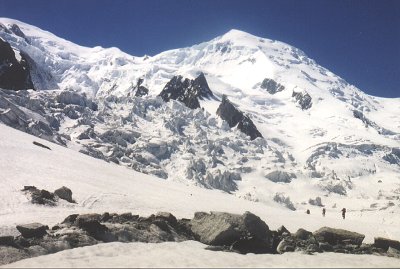 Im Aufstieg zur Grand-Mulets-Htte. Links Mont Blanc (4807m), rechts Dome de Gouter (4304m)