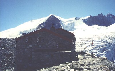 Bishorn (links) und Weisshorn von der Tracuit-Htte; der Anstieg verluft ber die Rampe links