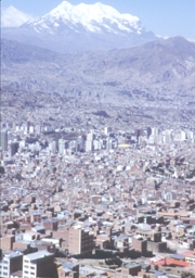 La Paz mit dem Illimani (6.462m)