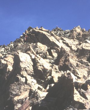 Der Felsgrat oberhalb des Zwischbergenpasses